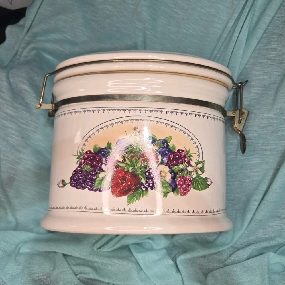 Knott's Berry Farm Ceramic Oval Canister 1.5 Qt White Fruit Design Vintage